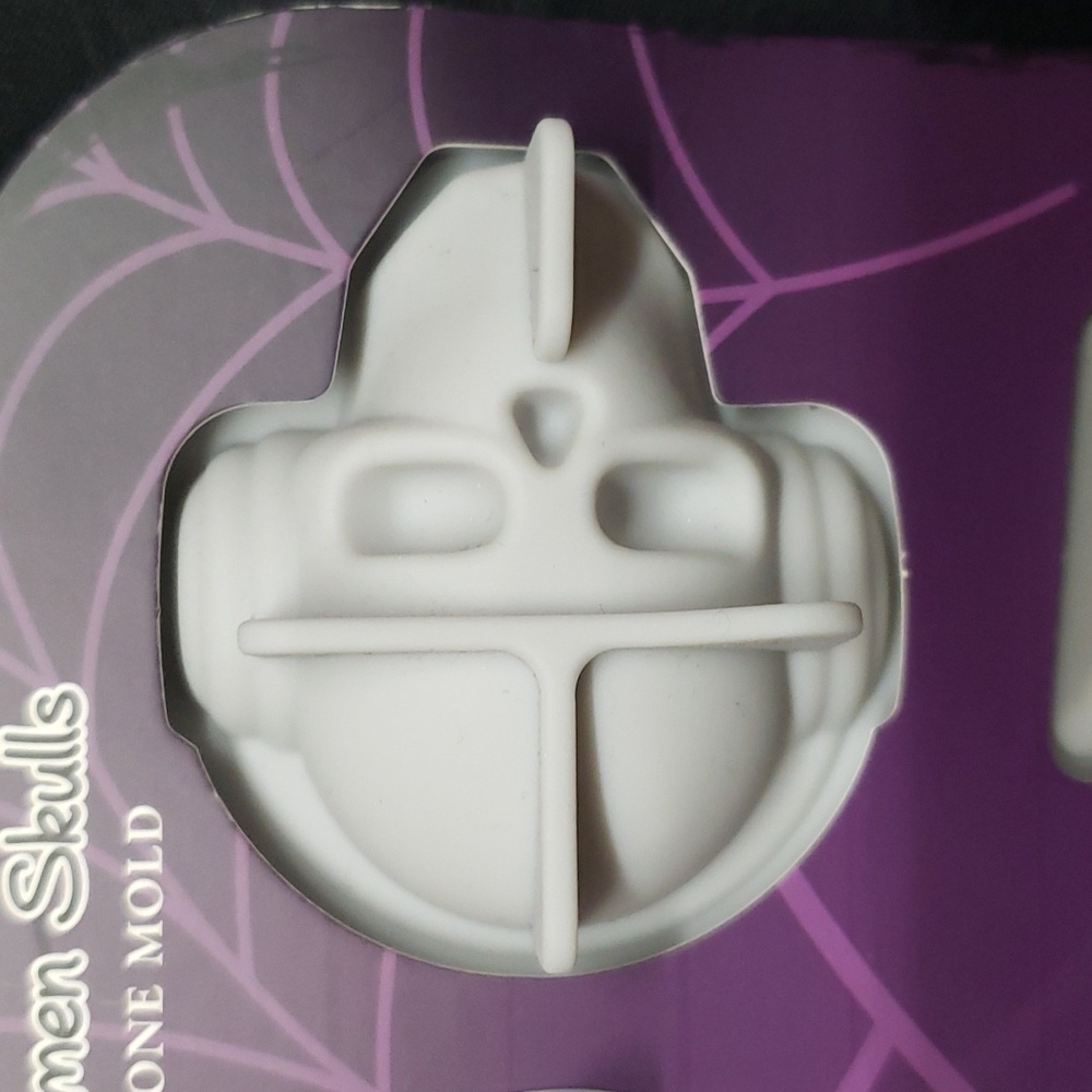 CWC Cook with Color "Gentlemen Skulls" Silicone Molds - Picture 3 of 8